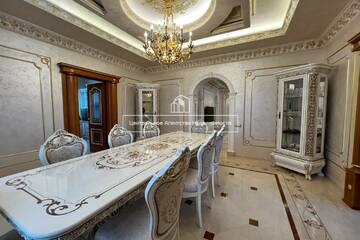 Дом, 560 м², 3 эт.